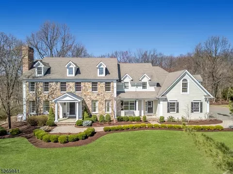 21 Tiger Dr, Tewksbury Twp, NJ 07830
