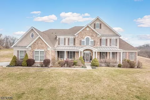 32 High Ridge Ln, Frankford, NJ 07822