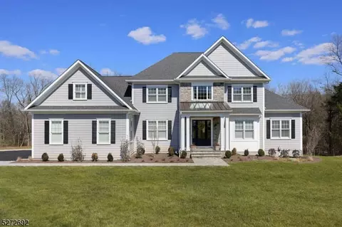 8 Gregory Ln, Warren, NJ 07059