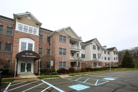105 Ridgeview Ln, Mount Arlington, NJ 07856