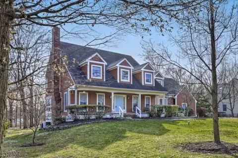 27 Chimney Ash Farm Rd, Bernards, NJ 07920