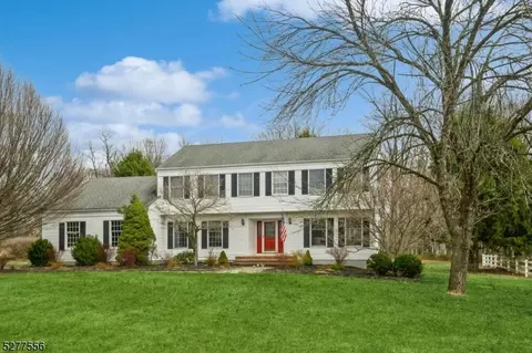89 W Springtown Rd, Long Valley, NJ 07853