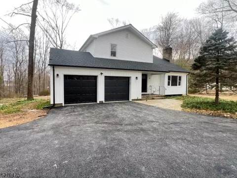 33 Northwood Rd, Lake Hopatcong, NJ 07849