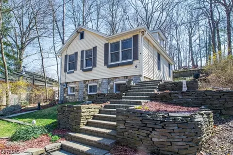 9 Hillside Ave, Hopatcong, NJ 07843