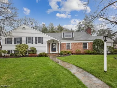 156 Tennyson Dr, Millburn Twp, NJ 07078