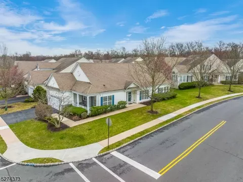 679 Post Ln, East Franklin, NJ 08873
