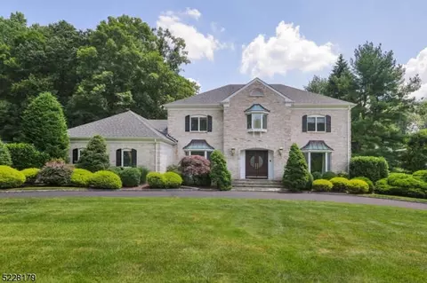 13 Blue Jay Ct, Warren, NJ 07059