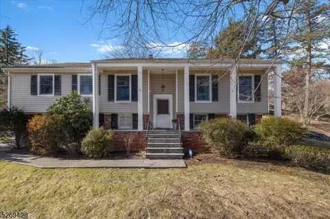 5 Nixon Ct, Hawthorne, NJ 07506