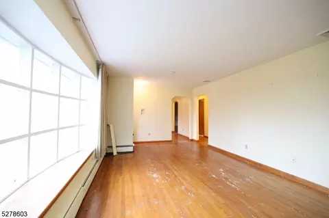 131 Macdonald Dr, Wayne, NJ 07470 photo 5