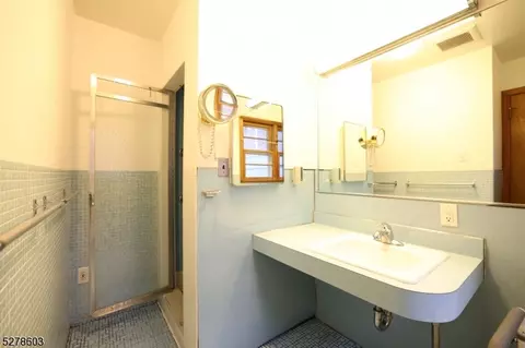 131 Macdonald Dr, Wayne, NJ 07470 photo 15