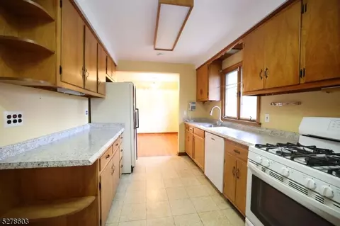 131 Macdonald Dr, Wayne, NJ 07470 photo 8