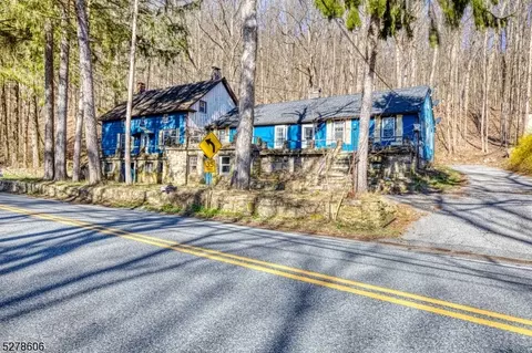 223 Mountain Lake Rd, Belvidere, NJ 07823