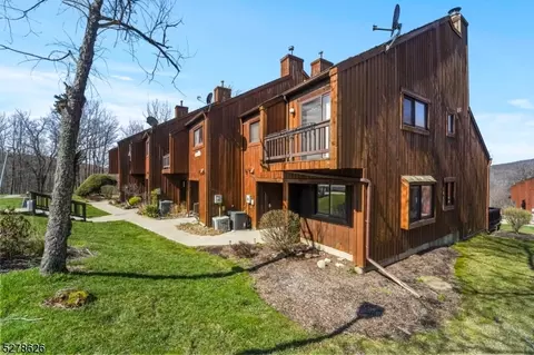 1 Silver Star Ct #1, Vernon, NJ 07462