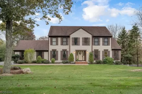 1 Colonial Ct, Randolph, NJ 07869