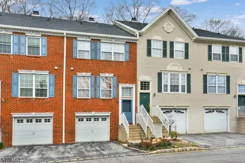 1182 Chedworth Cir, Mahwah, NJ 07430