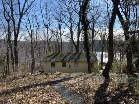 6 Highview Ter, Wharton, NJ 07885