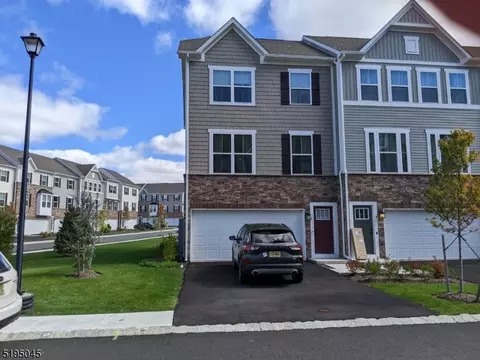 2 Bender St, Mount Olive Twp, NJ 07928