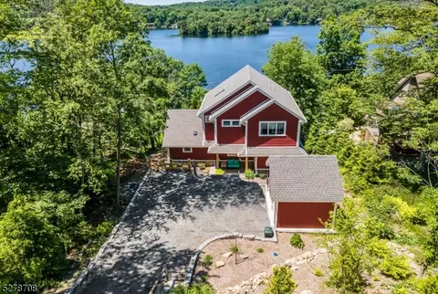 1044 Lakeside Dr E, Vernon Twp, NJ 07422