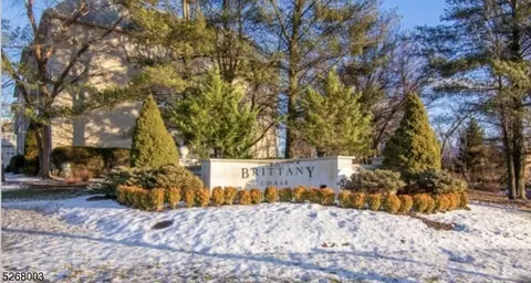 701 Brittany Dr, Wayne, NJ 07470