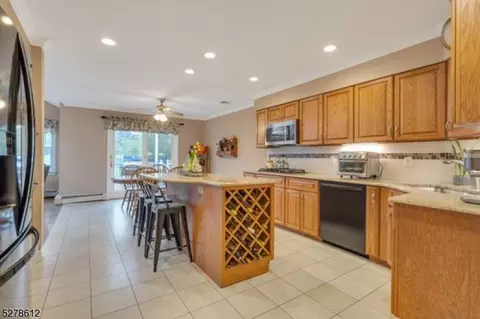27 Manor Dr, Wayne, NJ 07470 photo 18