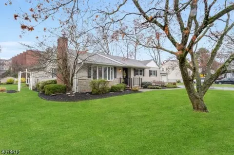 27 Manor Dr, Wayne, NJ 07470 photo 2