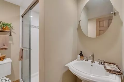 27 Manor Dr, Wayne, NJ 07470 photo 36