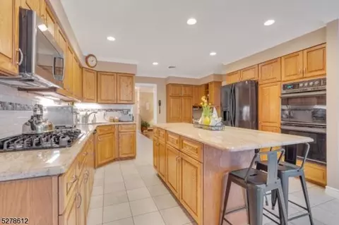 27 Manor Dr, Wayne, NJ 07470 photo 17