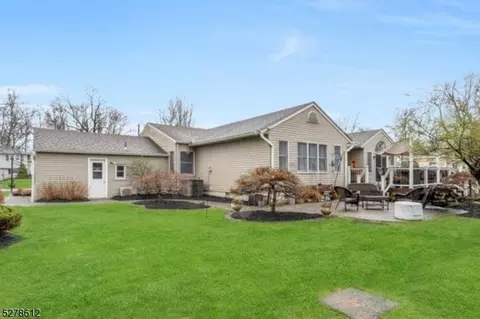 27 Manor Dr, Wayne, NJ 07470 photo 4
