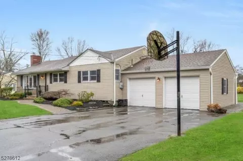 27 Manor Dr, Wayne, NJ 07470 photo 3