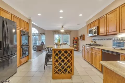 27 Manor Dr, Wayne, NJ 07470 photo 16
