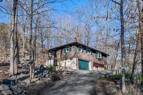 195 Magee Rd, Ringwood, NJ 07456
