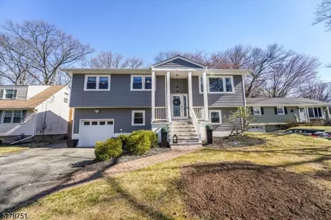 69 Oneida Ave, Oakland, NJ 07436
