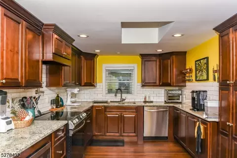 43 Valley View Ave, Randolph, NJ 07869