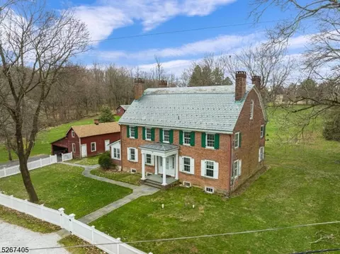 39 Sand Hill Rd, Clinton Twp, NJ 08801