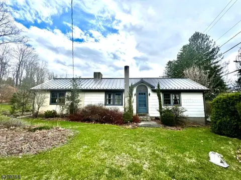 122 Petticoat Ln, Lebanon, NJ 08833