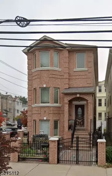 15 7th St, Harrison, NJ 07029