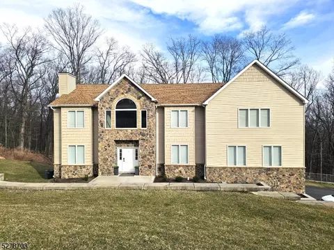 17 Beverly St, Randolph, NJ 07869