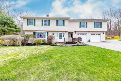 32 Lake Wallkill Rd, Sussex, NJ 07461