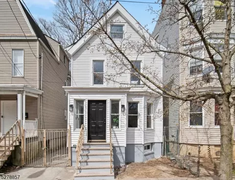 793 S 15th St, Newark, NJ 07108