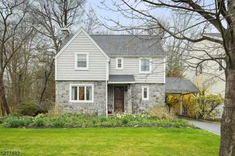 128 Squire Hill Rd, Montclair, NJ 07043