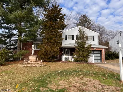 28 Shelly Dr, Franklin Twp, NJ 08873
