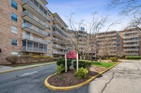 530 Valley Rd #6Y, Montclair, NJ 07043