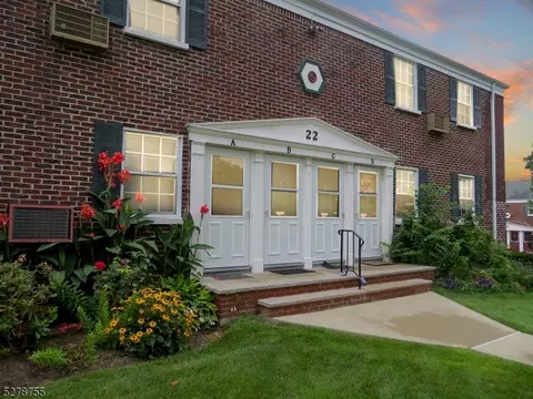 22 Colfax Mnr # C, Roselle Park, NJ 07204