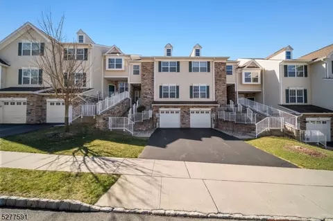 17 Canterbury Ct, Budd Lake, NJ 07828