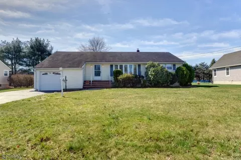 10 Virginia Ave, Pequannock Twp, NJ 07444