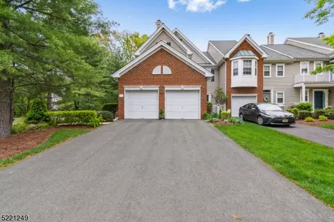 1 Voorhees Ct, Pennington, NJ 08534