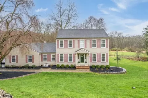 7 Highview Dr, High Bridge, NJ 08829