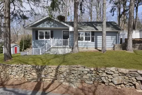 5 N Cape Trl, Rockaway Twp, NJ 07866