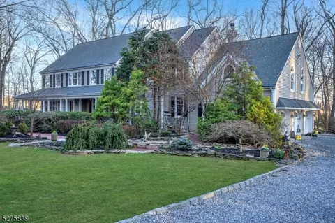 6 Wood Hollow Dr, Union Twp, NJ 08867