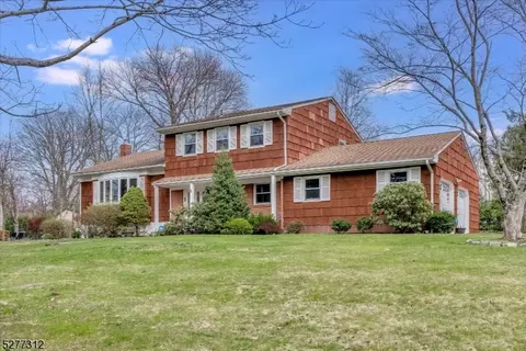 1 Balsam Ct, Roseland, NJ 07068